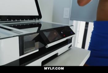 MYLF -  Зрелая Начальница Трахает Молодую Стажерку