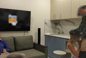 Делюсь подружкой порно видео русских свингеров после вечеринки в колледже. Меня возбуждает, когда она трахается с моим другом