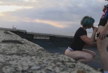 Подруга сделала минуть порно мне лучший минет на крыше.Sosweetyfuck 4k