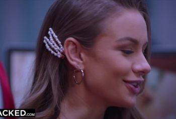 BLACKED:Стажёрка не пррно может устоят перед всеми Большими Чёрными Членами