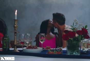 Vixen - дивитися парнуху Тори Блэк в самой крутой когда либо снятой групповухе